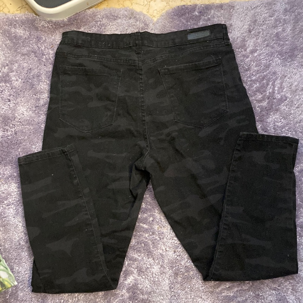 NWOT Black Camo Womens size 14, Skinny Ankles, Social Standard by Sanctuary